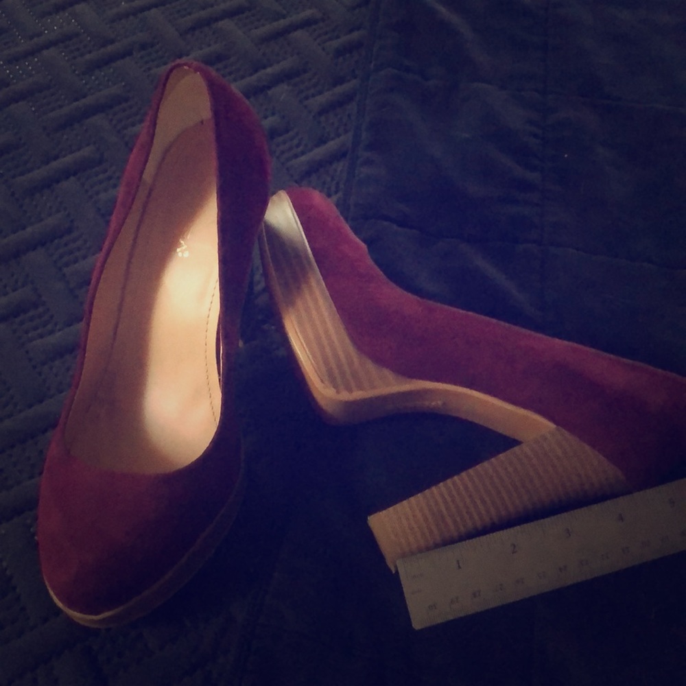 Velvety pair of high heeled shoes in cranberry